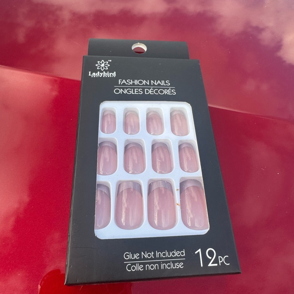 Fashion Nails 12-Piece Pink Press-On Nail Set